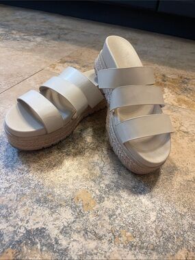 Women's Triple-Strap Platform Slide Sandals in Light Beige size 8.5 altard state
